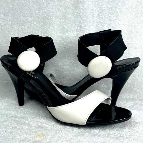 MADELINE STUART, black & white 3.5 inch heel. Elastic band with white button - Picture 4 of 8